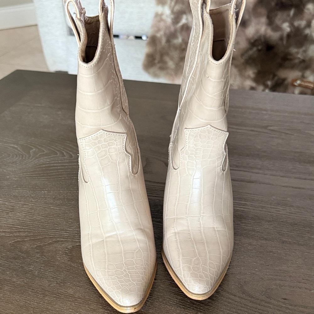 Women's Croc-Embossed Pointed Toe Ankle Boots - Cream